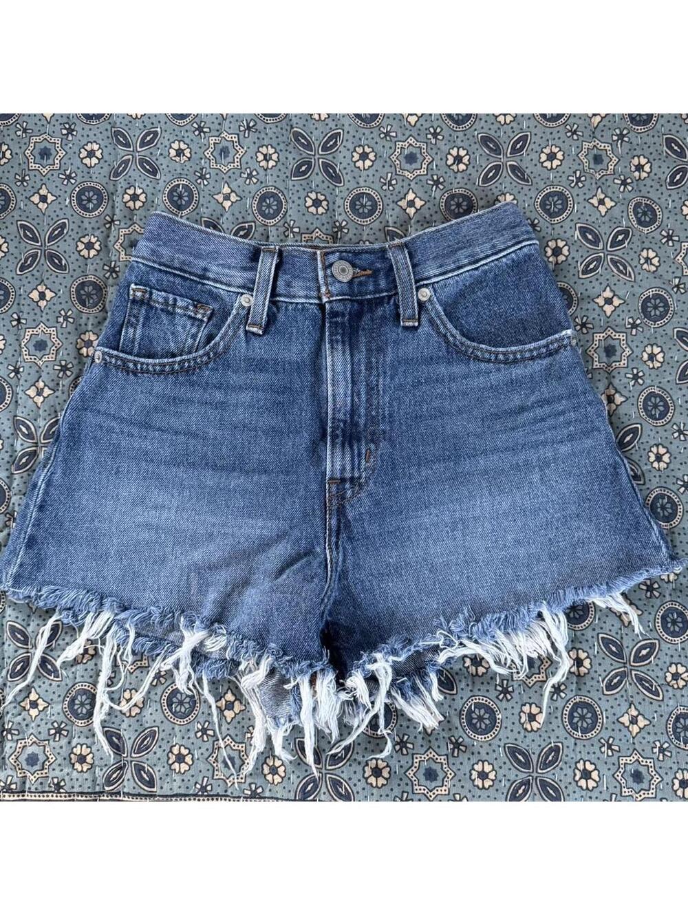 Levi's 501 cut off high waisted denim shorts size 24